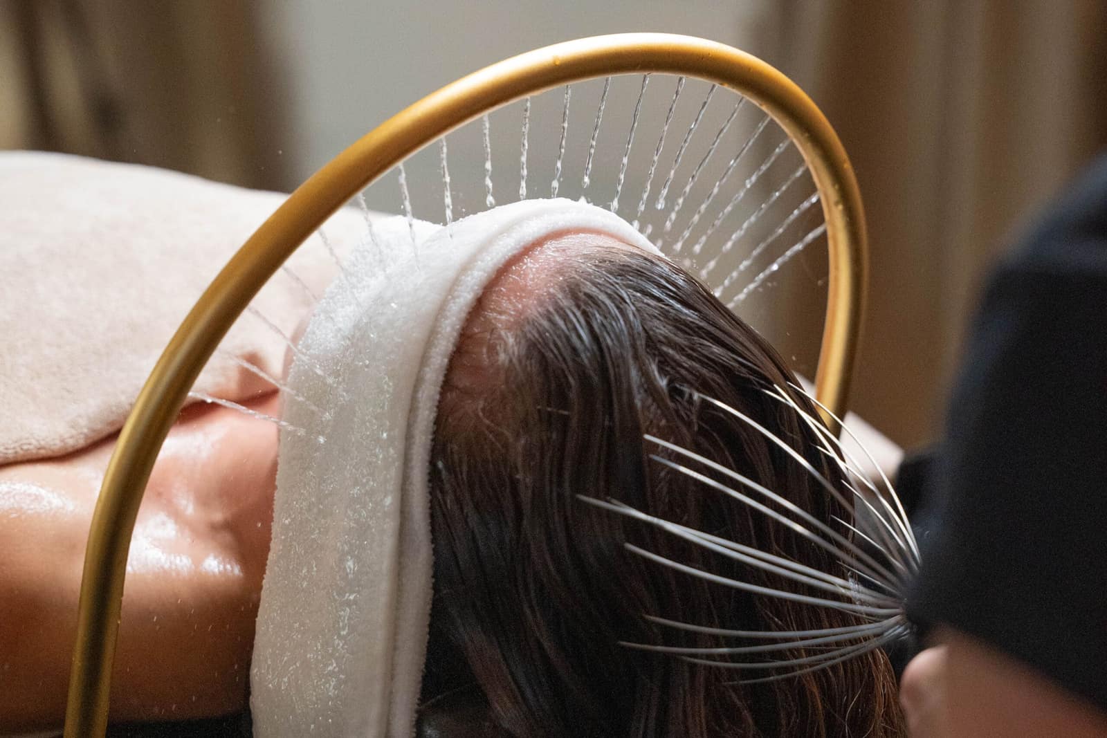 Head spa japonais réalisé dans notre institut à Buxerolles près de Poitiers